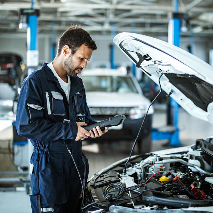 mechanic running auto diagnostic check